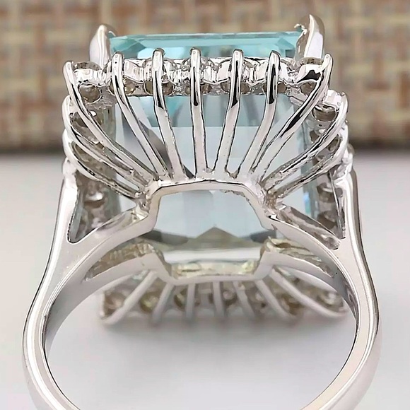 Huge Aquamarine & Diamonds Ring - Picture 4 of 5